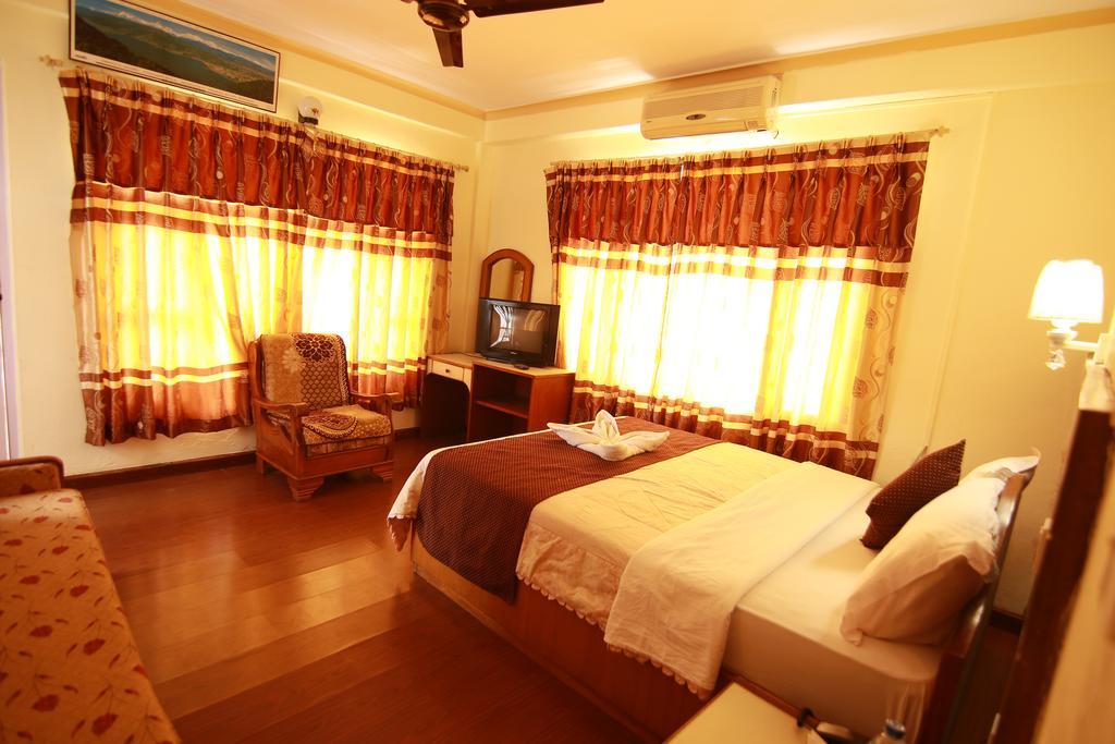 Hotel Himalayan Inn Покхара Екстер'єр фото